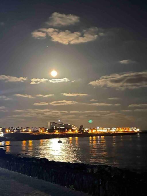 Precioso Rincon Entre El Mar Y Los Volcanes Costa Teguise Bagian luar foto
